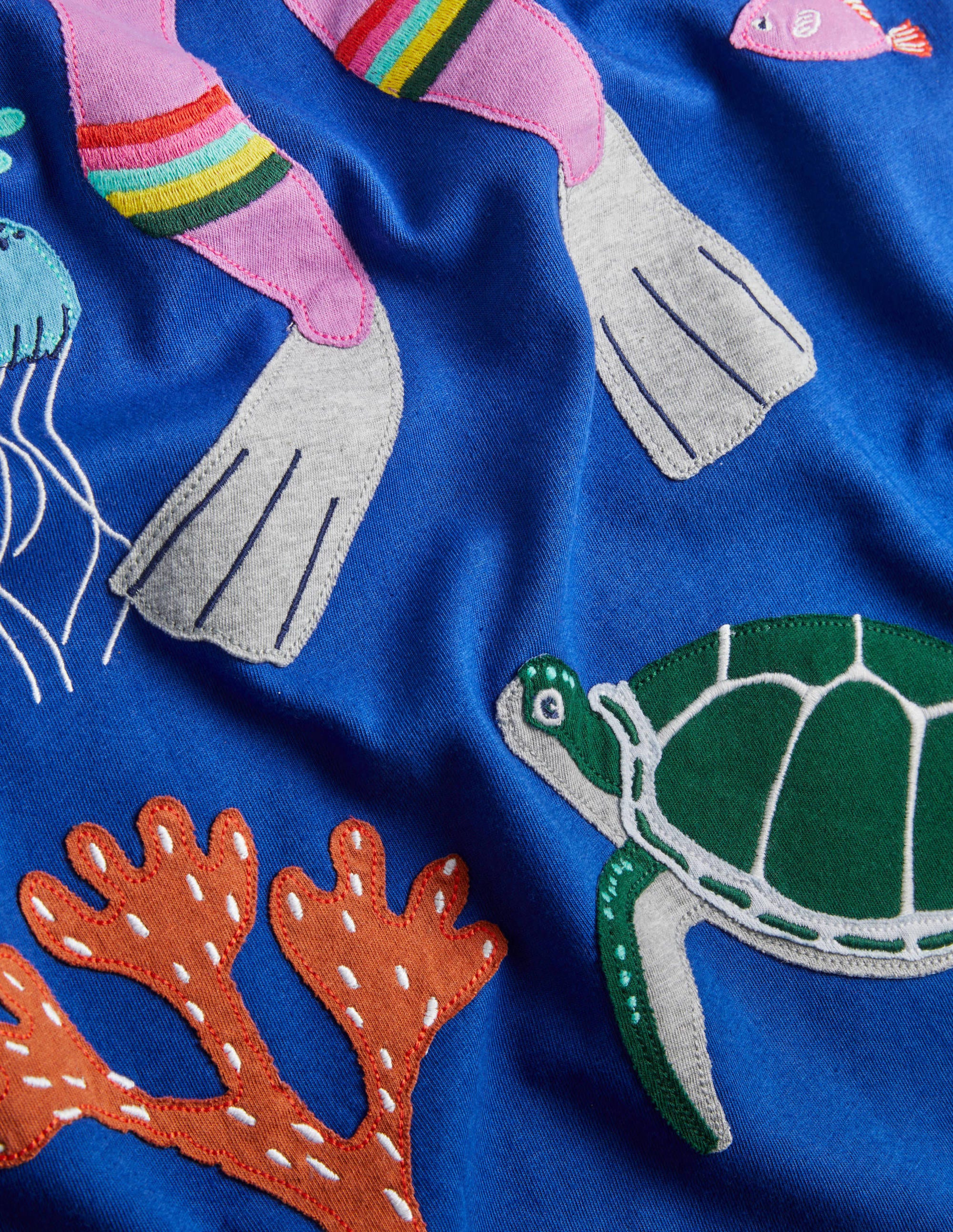 Fröhliches Kleid mit großer Applikation-Wellenblau, Taucher - Image 3