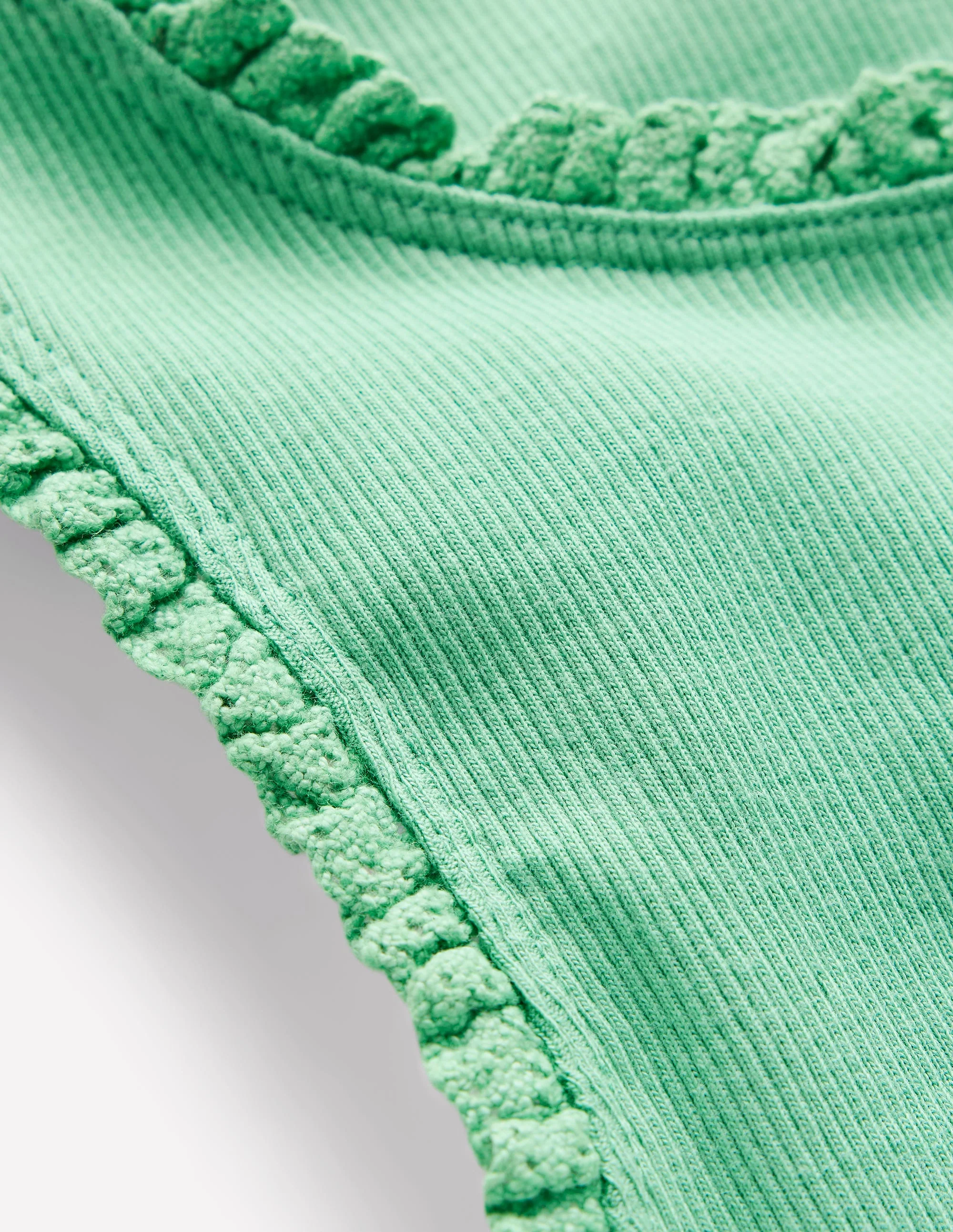 Geripptes Top mit Spitzenbesatz-Aloe Grün - Image 3