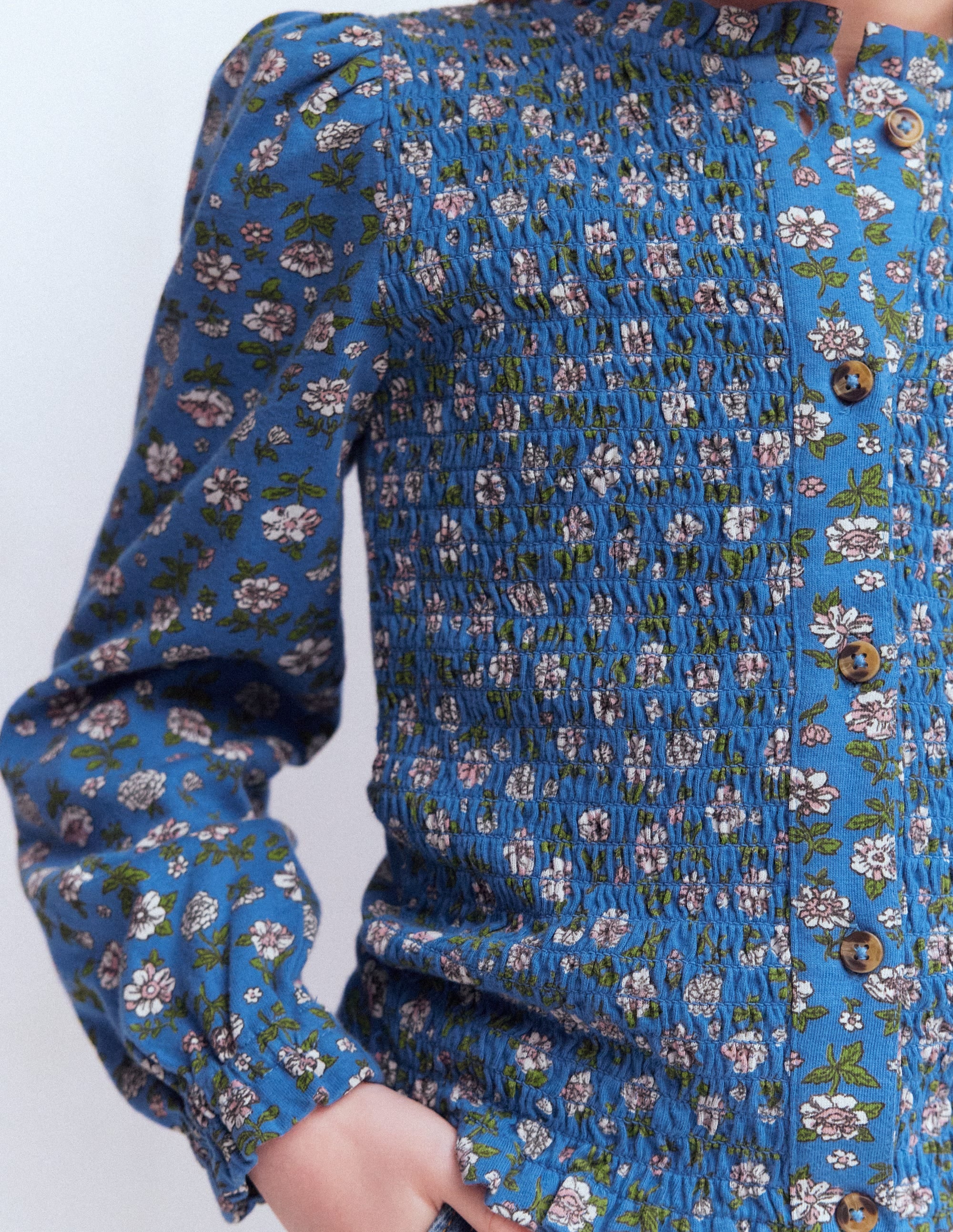 Gesmokte Jerseybluse-Delftblau Gartenblume - Image 3