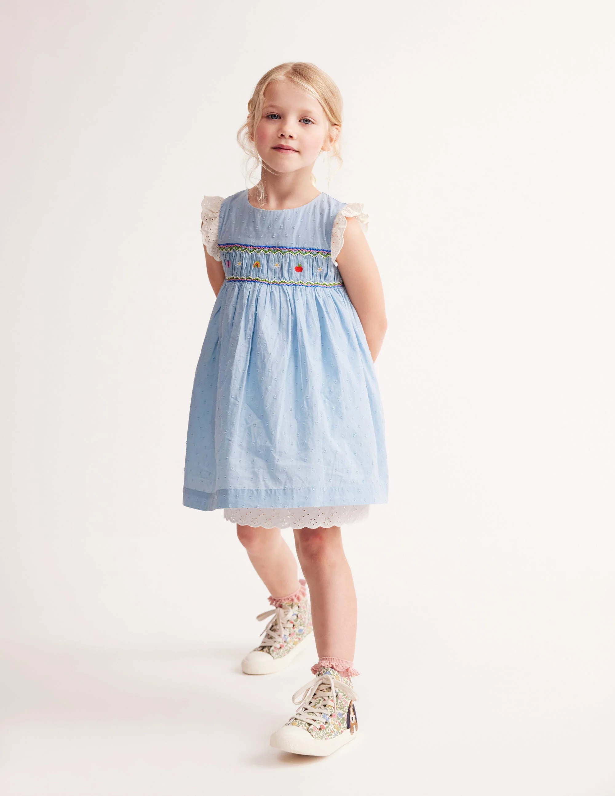 Gesmoktes Kleid mit Spitzenbesatz-Denim