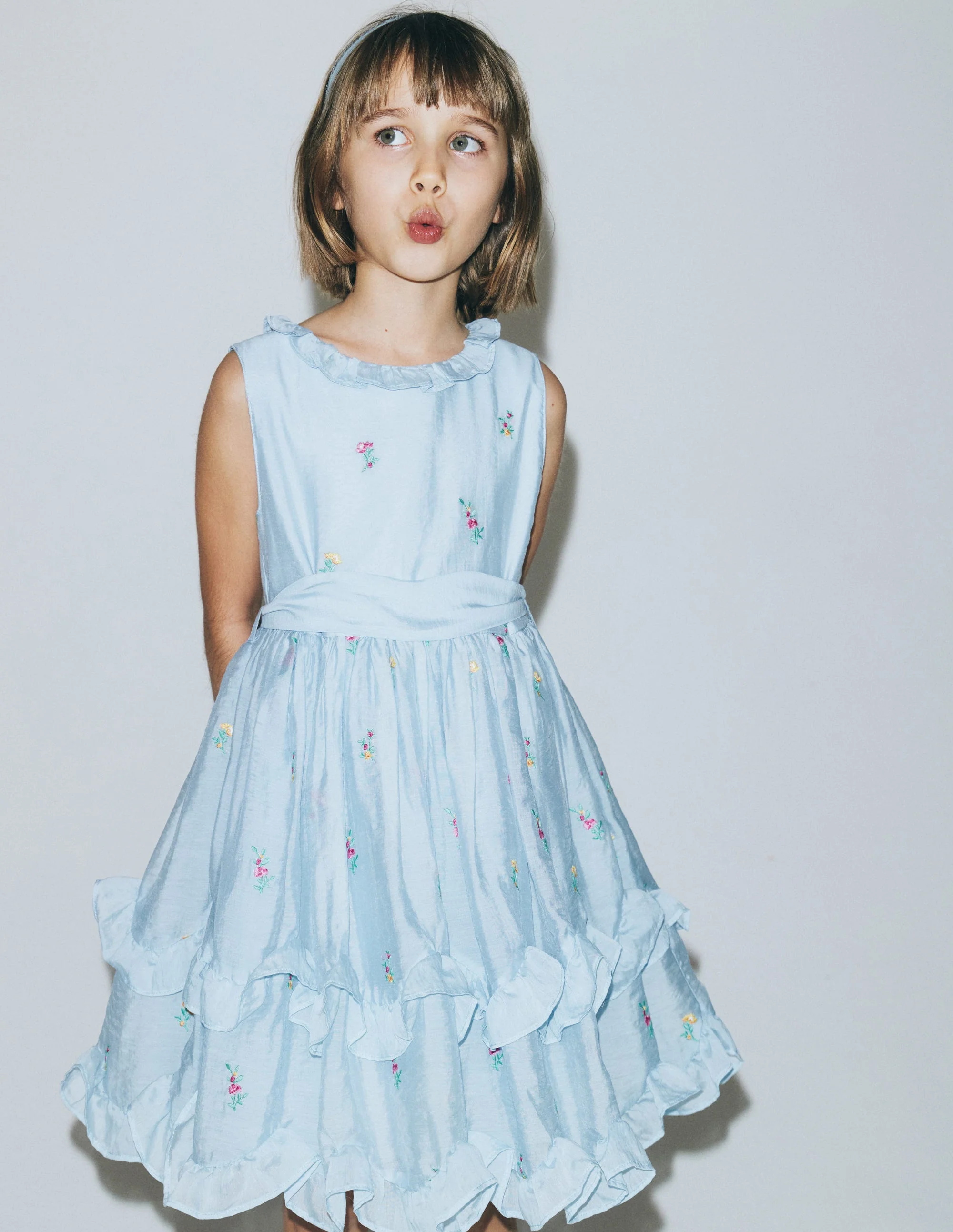 Gestuftes Kleid mit Rüschen für besondere Anlässe-Nebelblau