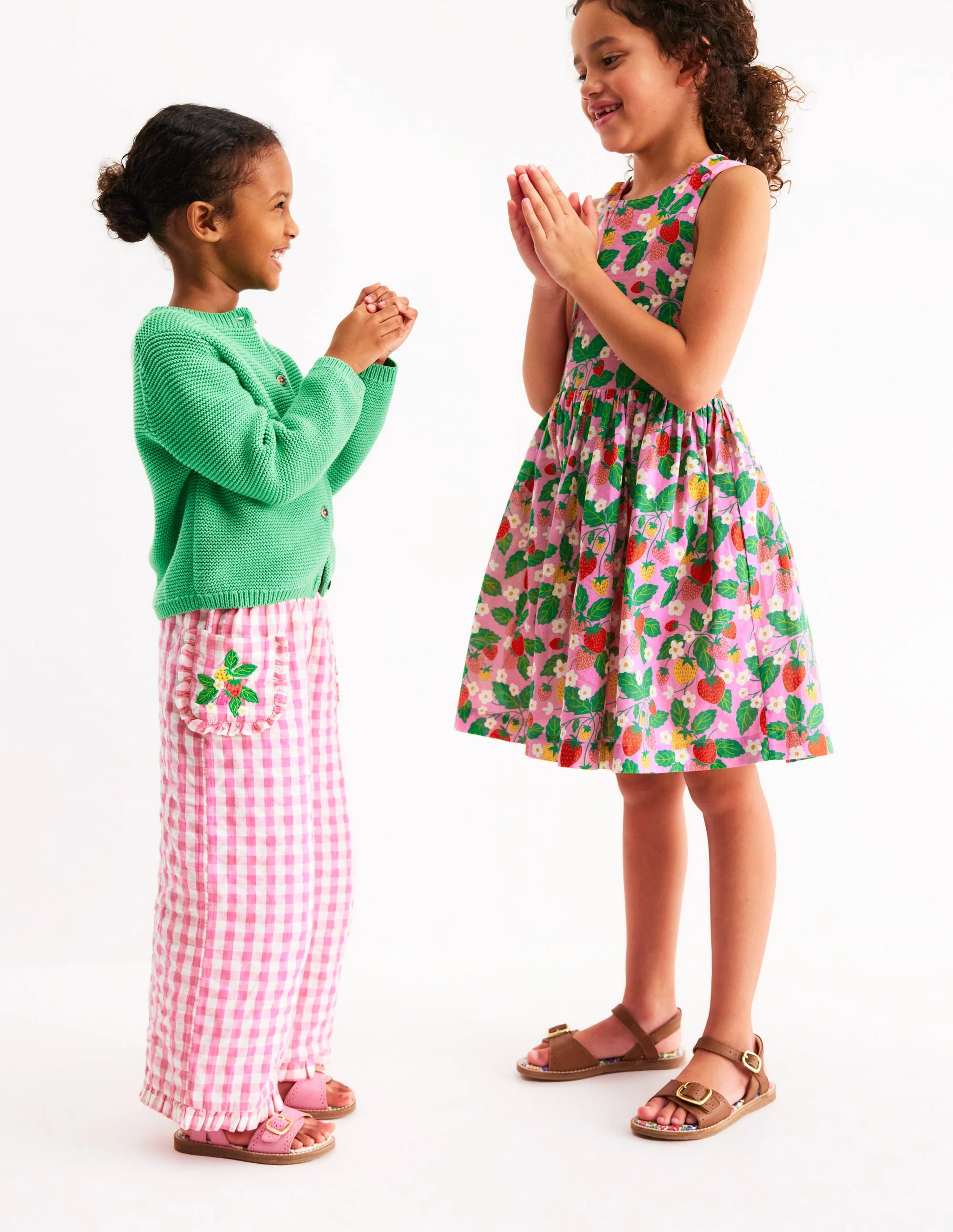 Harper Kleid mit gekreuzten Rückenträgern-Kosmos-Rosa Erdbeer-Aufnäher - Image 4