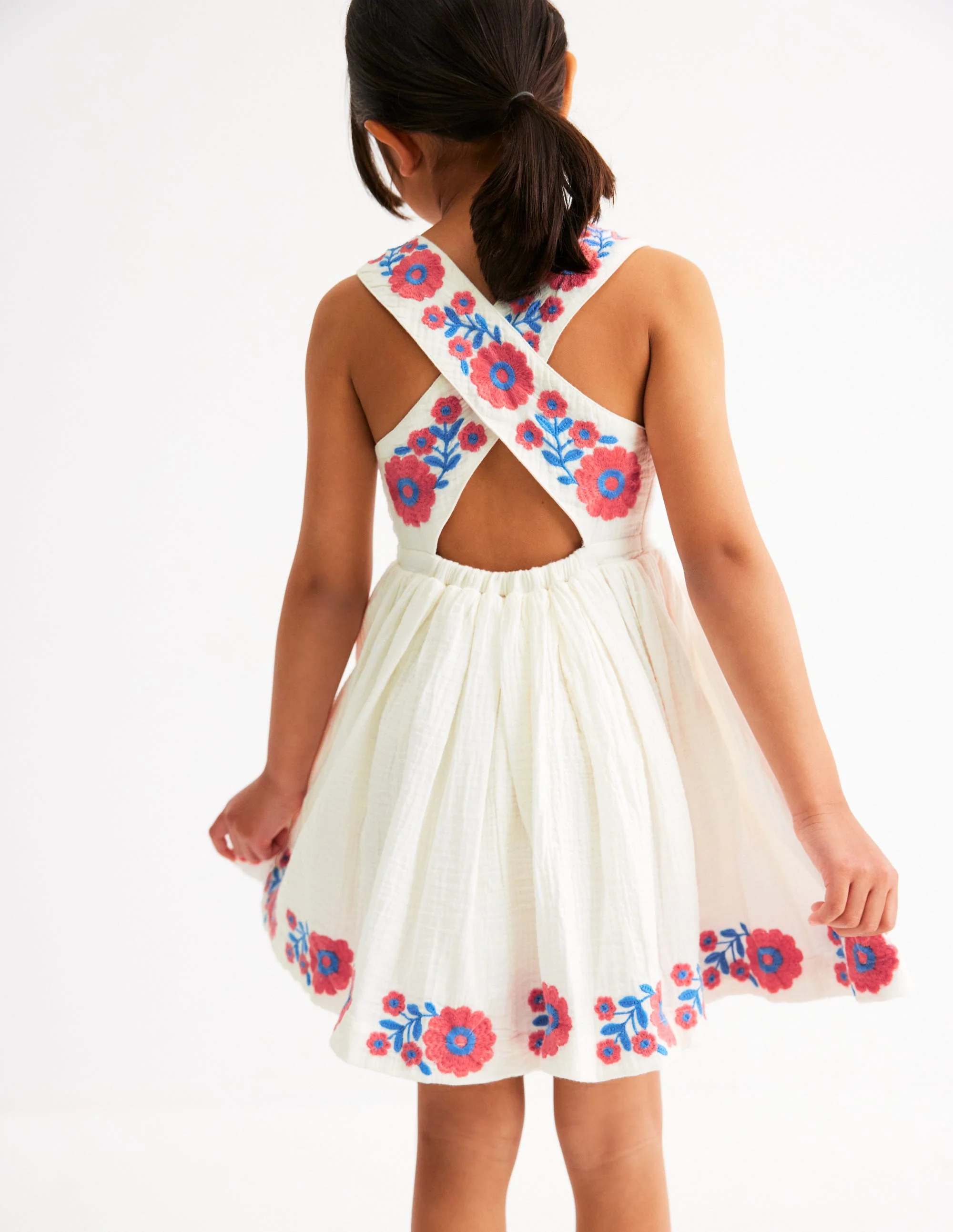 Harper Kleid mit gekreuzten Rückenträgern-Weiß mit Stickerei - Image 3