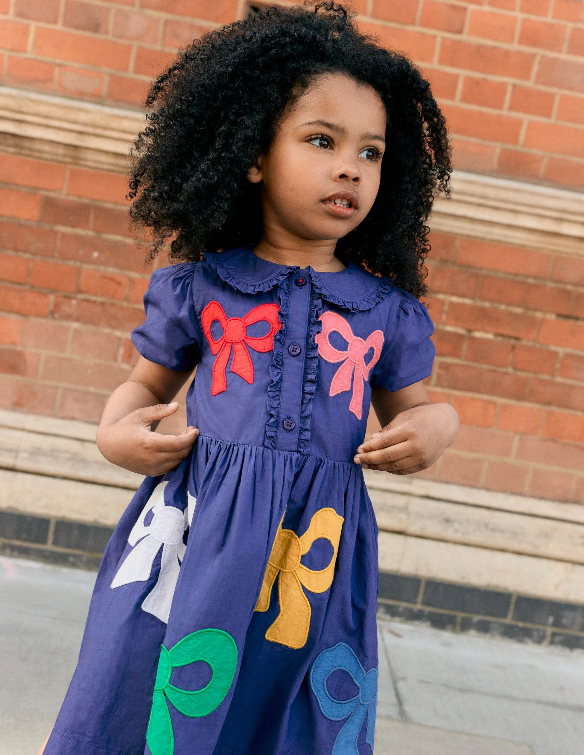 Hemdblusenkleid mit applizierten Schleifen-Steuerbordblau Schleifen - Image 4