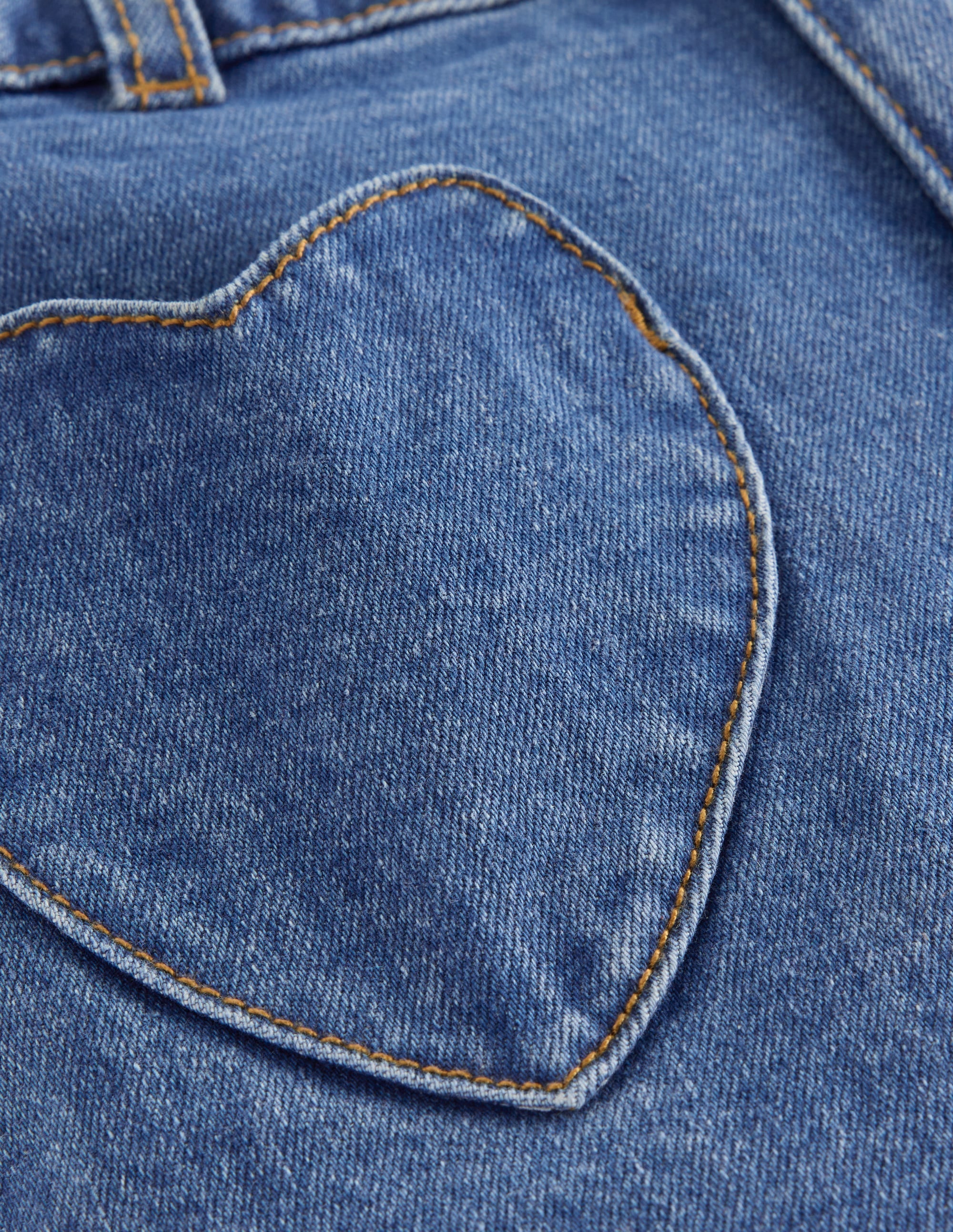 Jeans mit leichtem Schlag-Denim mit Herzen - Image 3