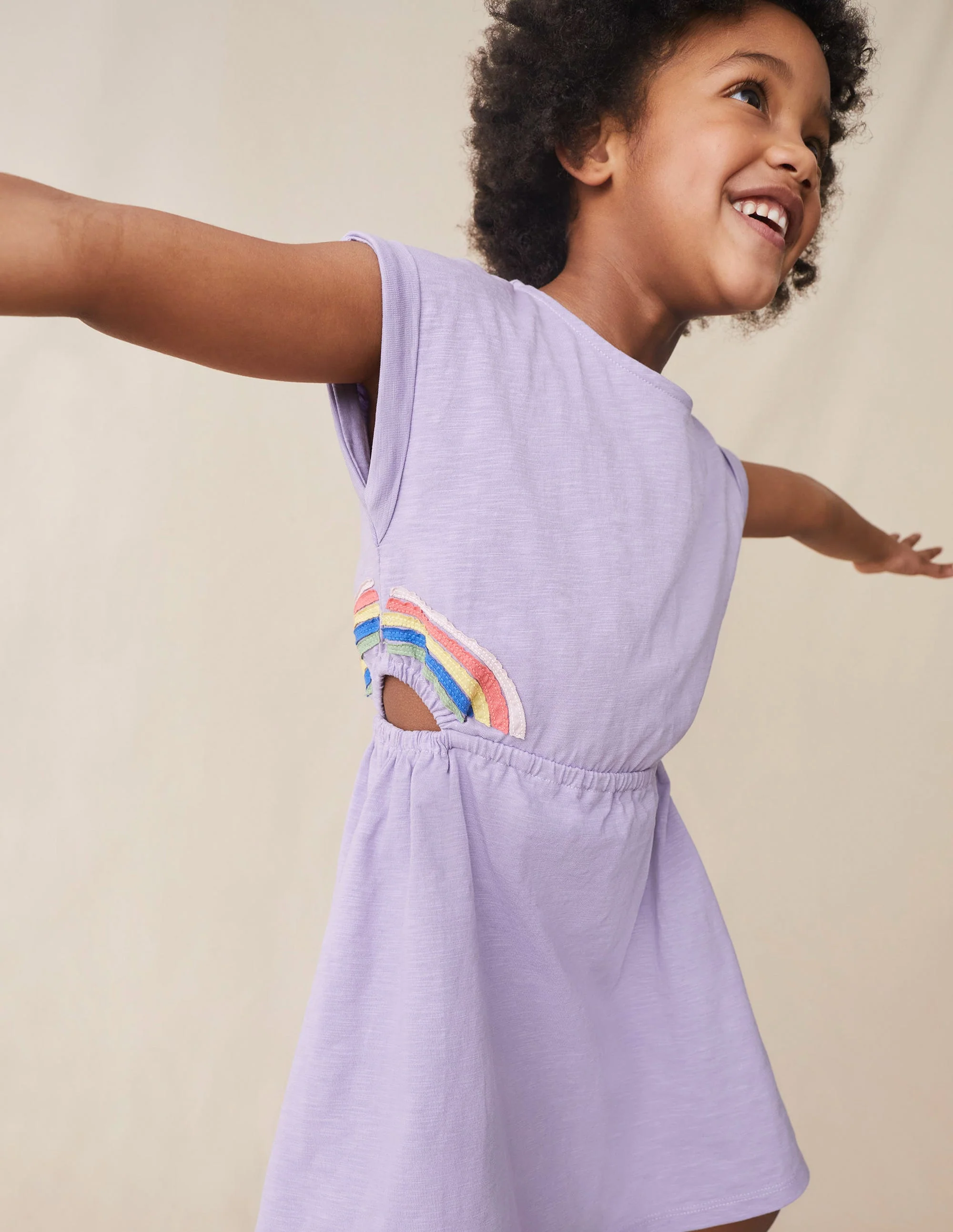 Kleid mit Cut-out-Detail-Nebliges Lavendellila, Regenbogen - Image 5