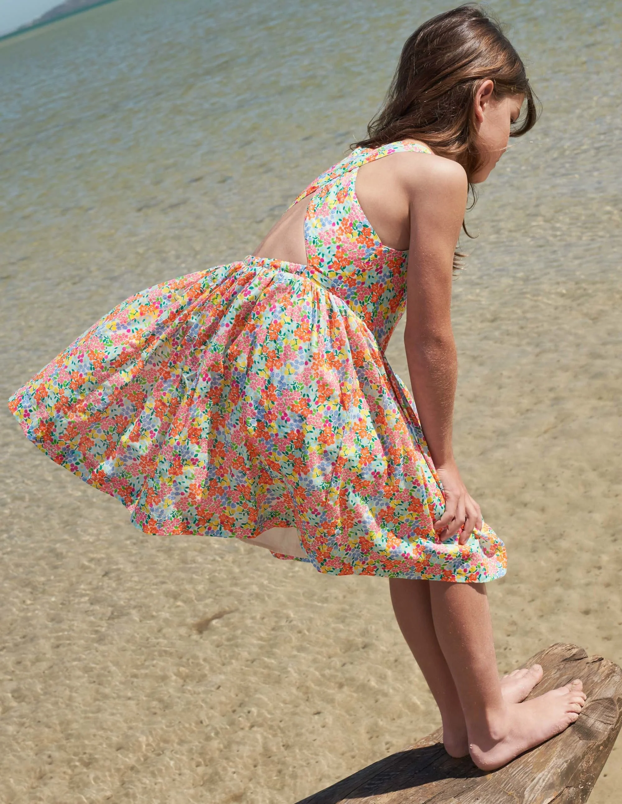 Kleid mit überkreuzten Rückenträgern-Bunt, Tropisches Blumenmuster - Image 4