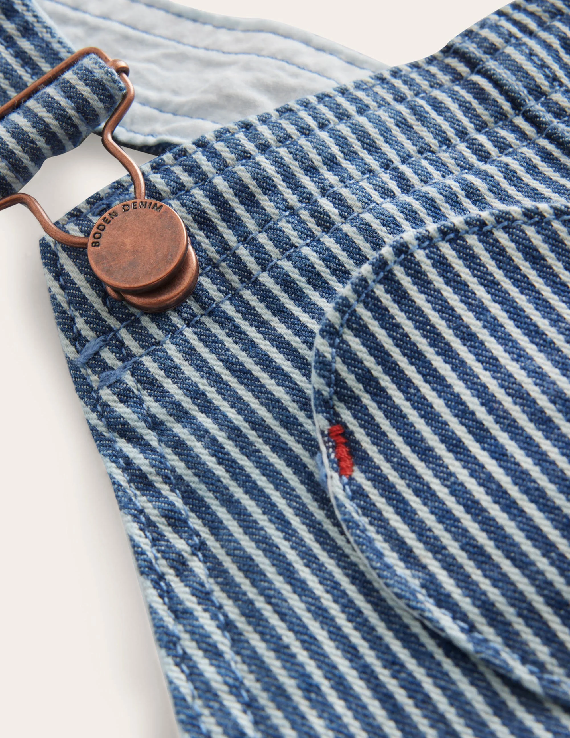 Kurze Latzhose mit Herztaschen-Indigoblau, Feine Streifen - Image 3