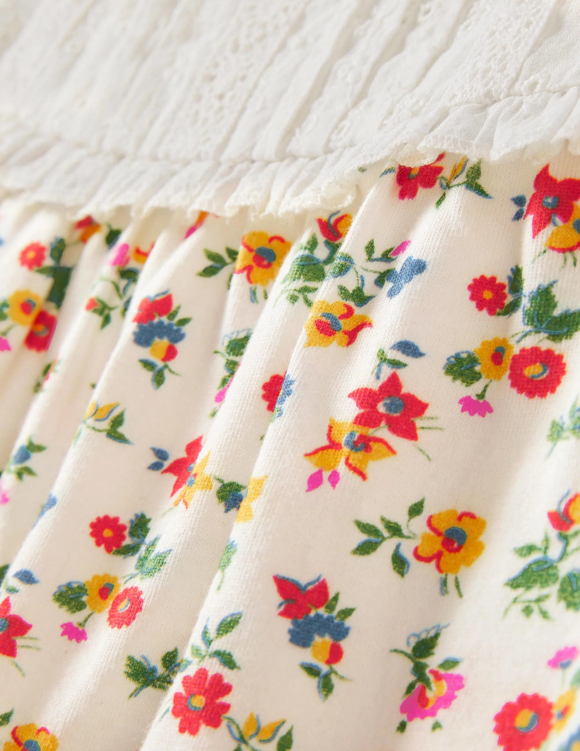 Oberteil mit Lochstickerei-Passe-Bunt, Patchwork-Blumen - Image 3