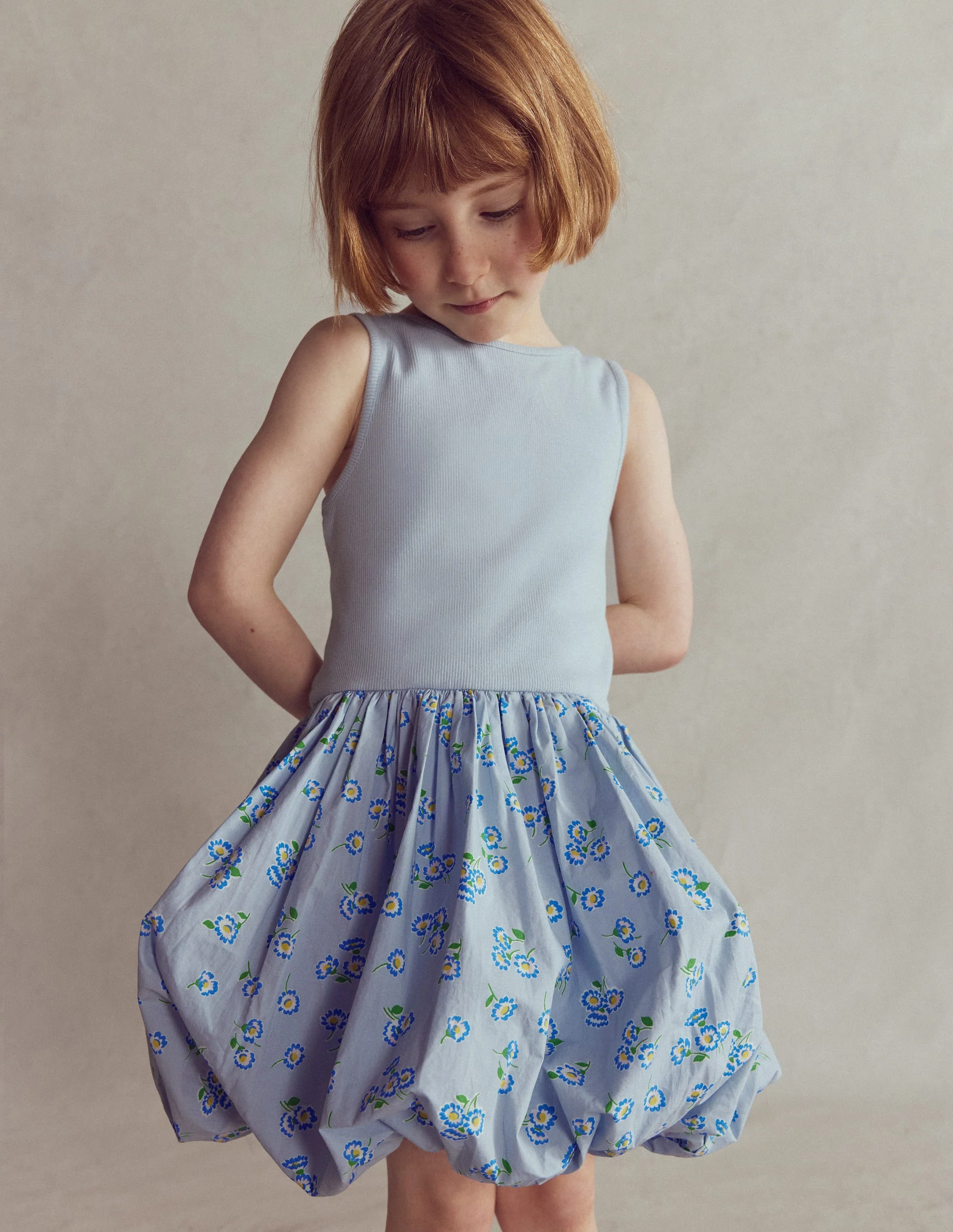 Rippstrick-Kleid mit Ballonsaum-Nebelblau Gänseblümchen - Image 4