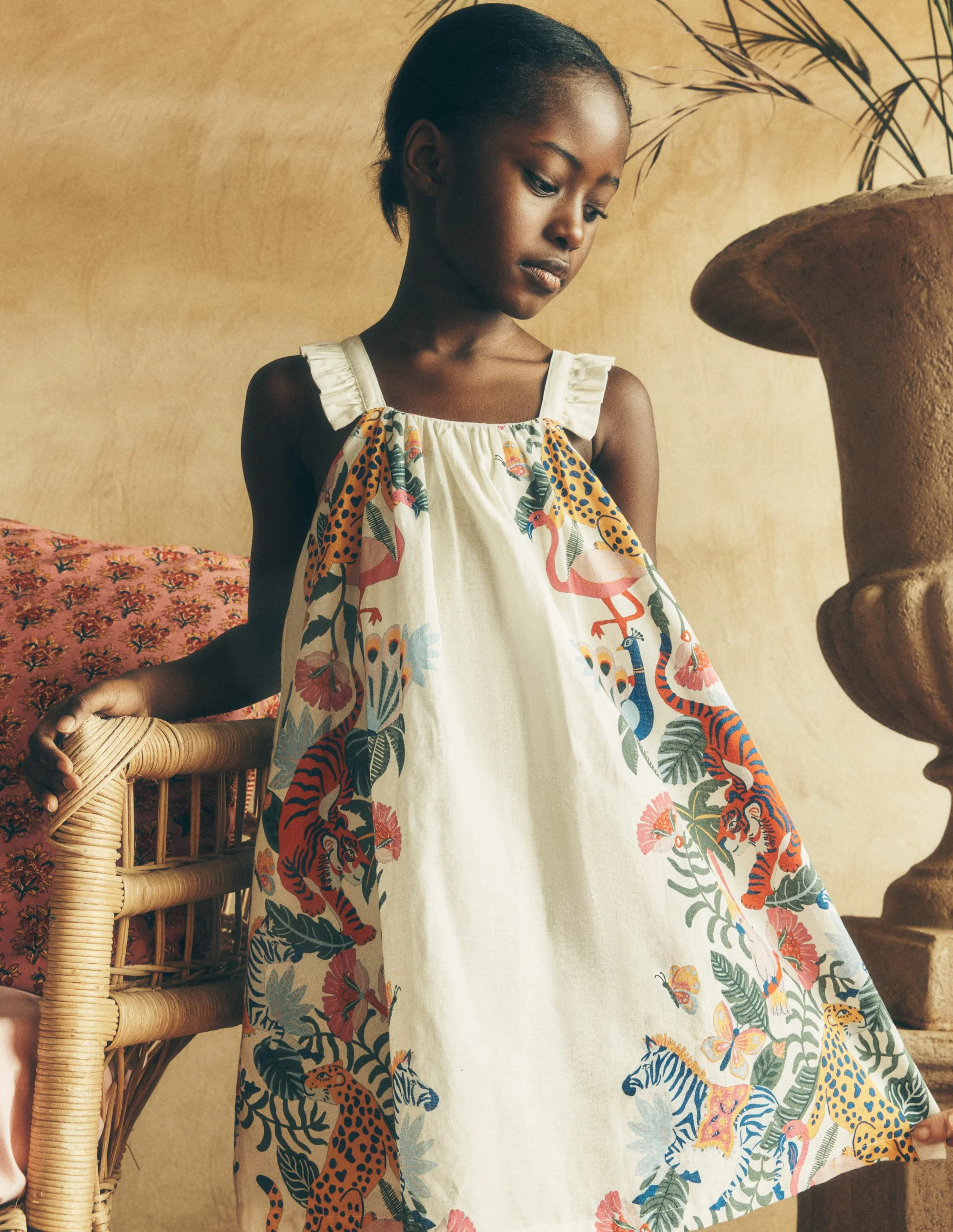 Sommerkleid mit Rüschenträgern-Sanftes Naturweiß Dschungel