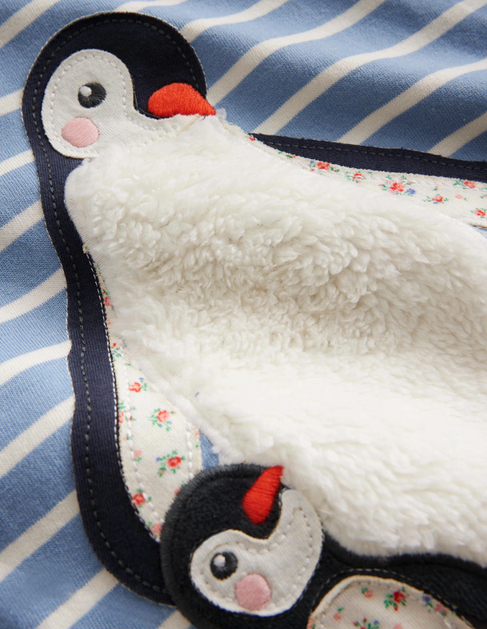 T-Shirt mit Puffärmeln und Applikation-Kieselblau/Naturweiß Pinguin - Image 3