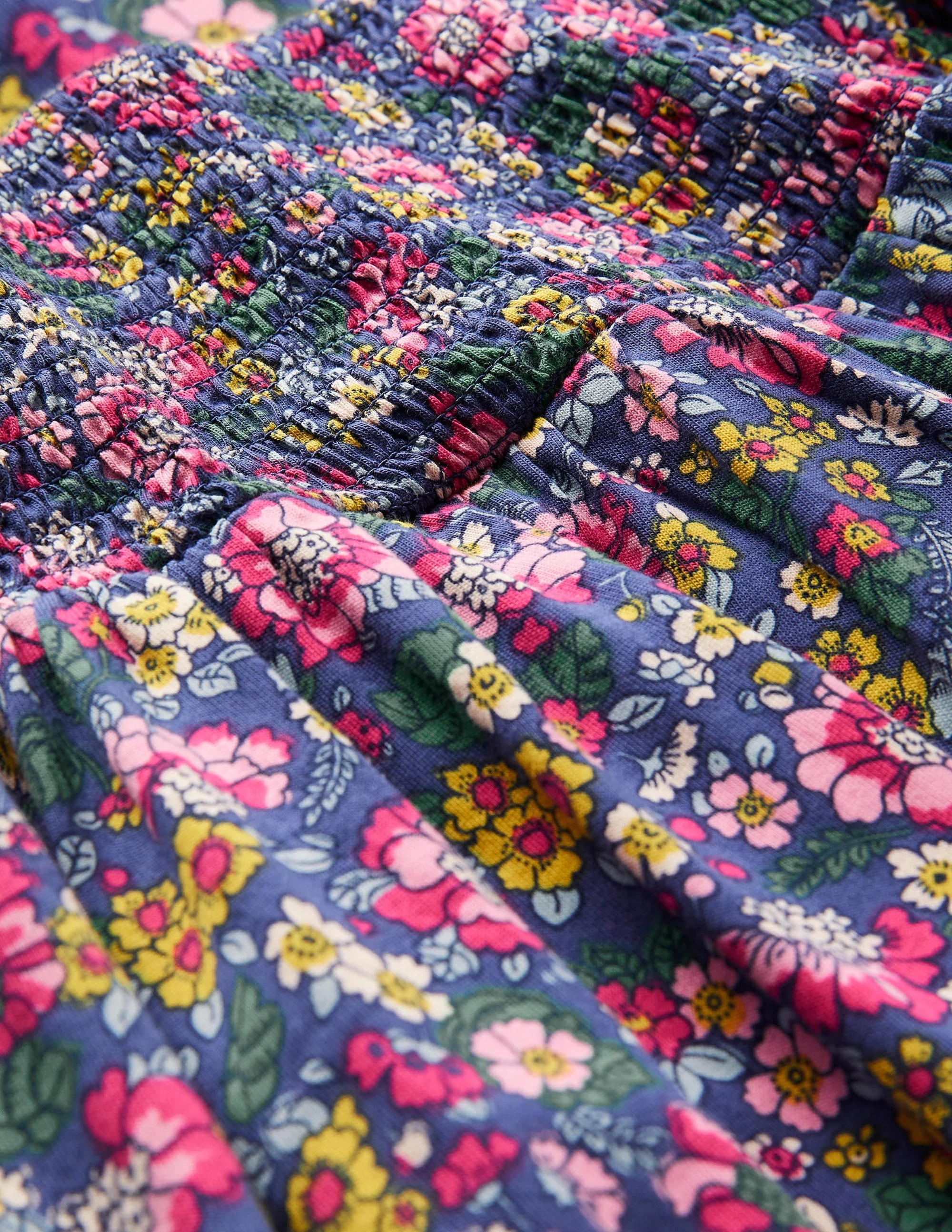 Trapezkleid mit gesmoktem Oberteil-Segelblau, Vintage-Blumenmuster - Image 3