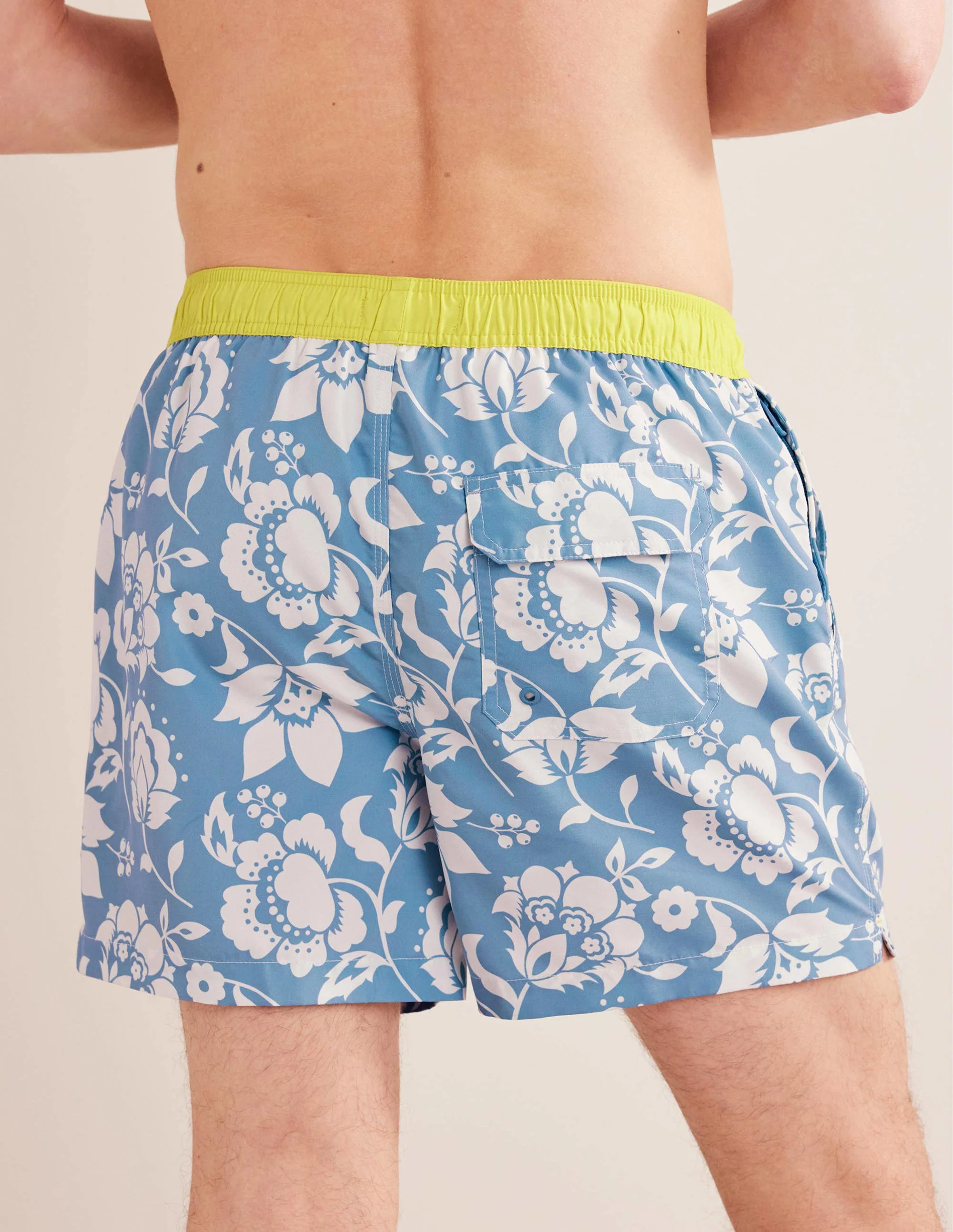 Badeshorts mit elastischem Taillenbund-Segelblau/Ecru, Blumenmuster - Image 3