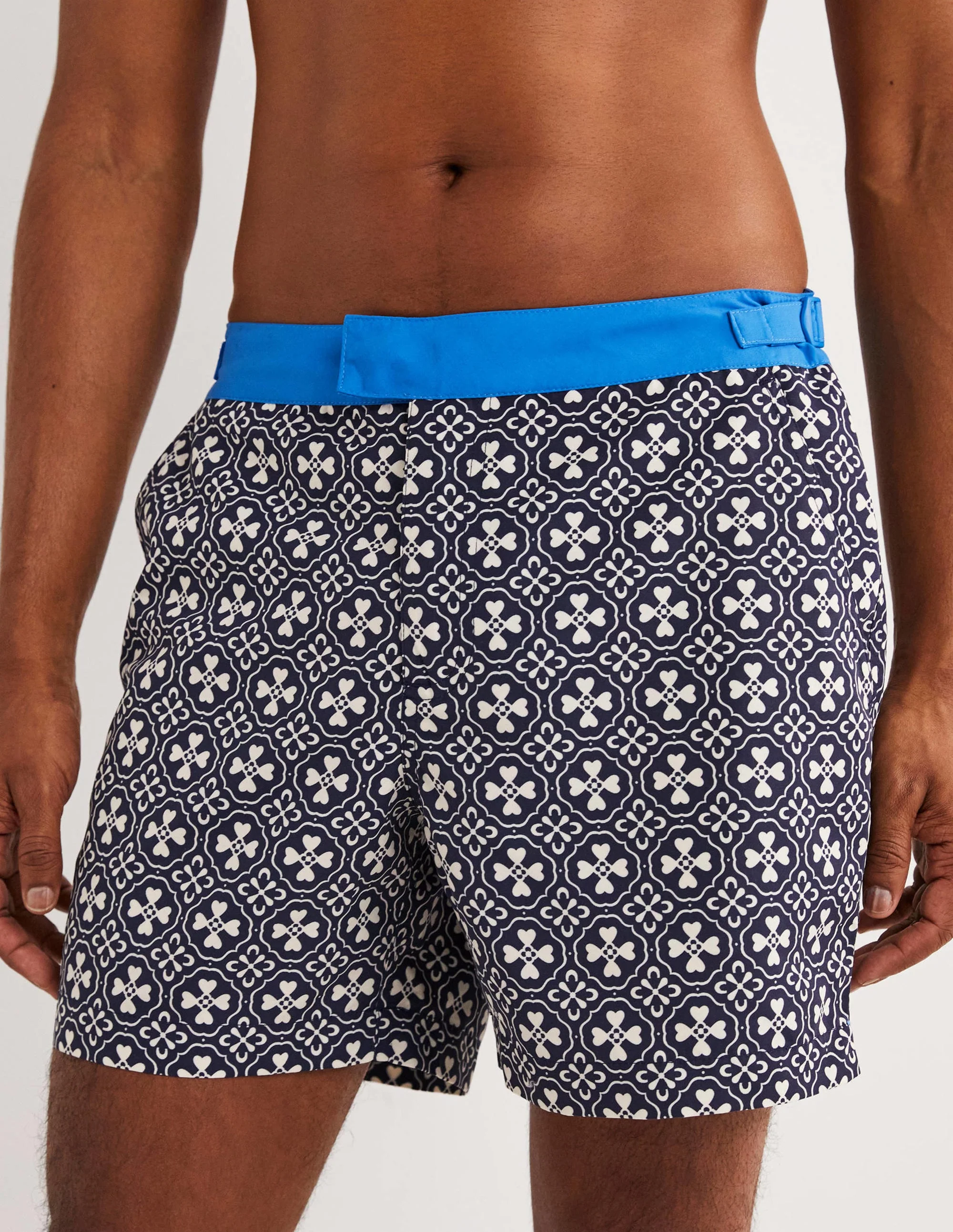 Badeshorts mit fixiertem Taillenbund-Französisches Navy, Geometrisches Kachelmuster - Image 4