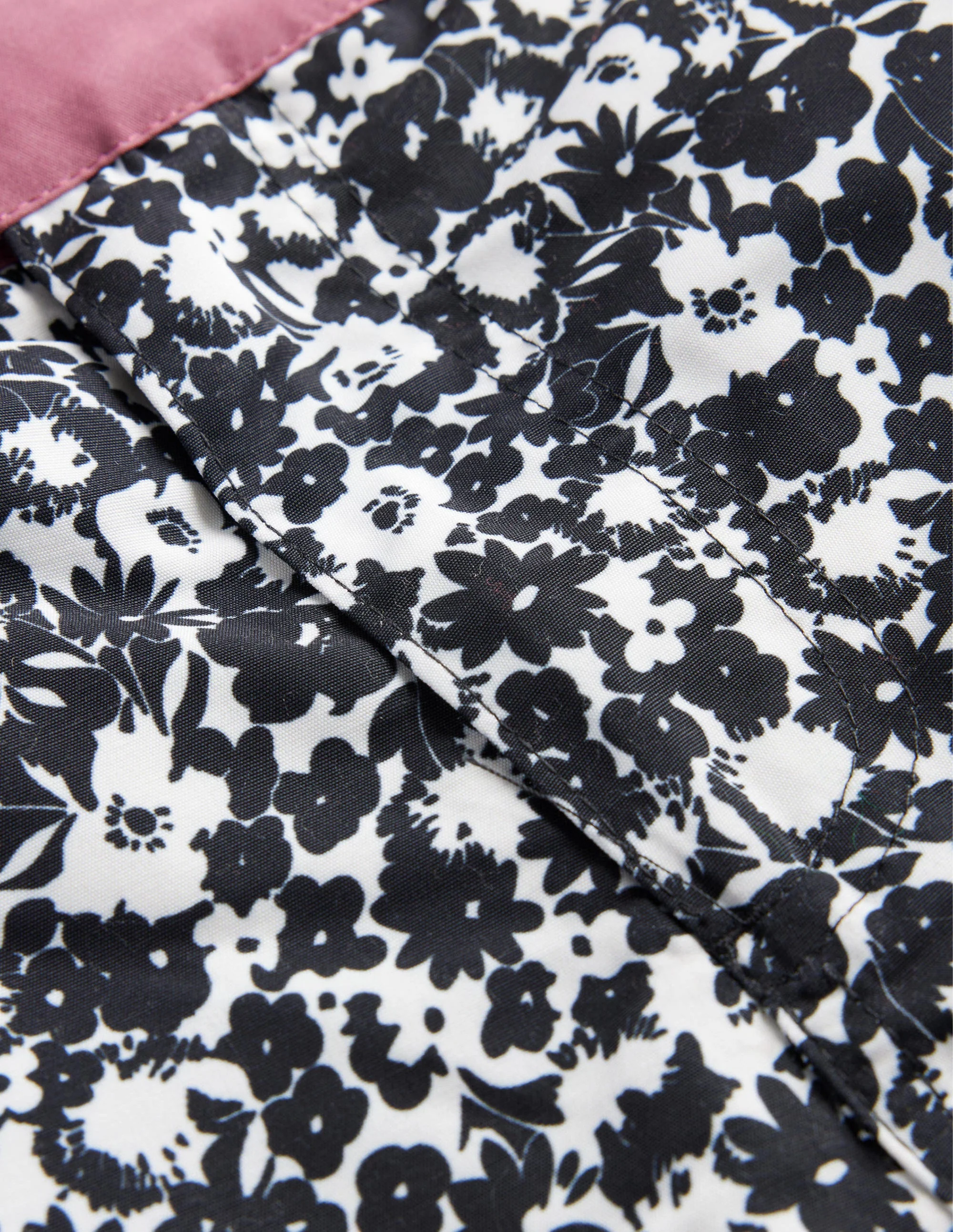 Badeshorts mit fixiertem Taillenbund-Schwarz/Ecru, Blumenmuster - Image 6