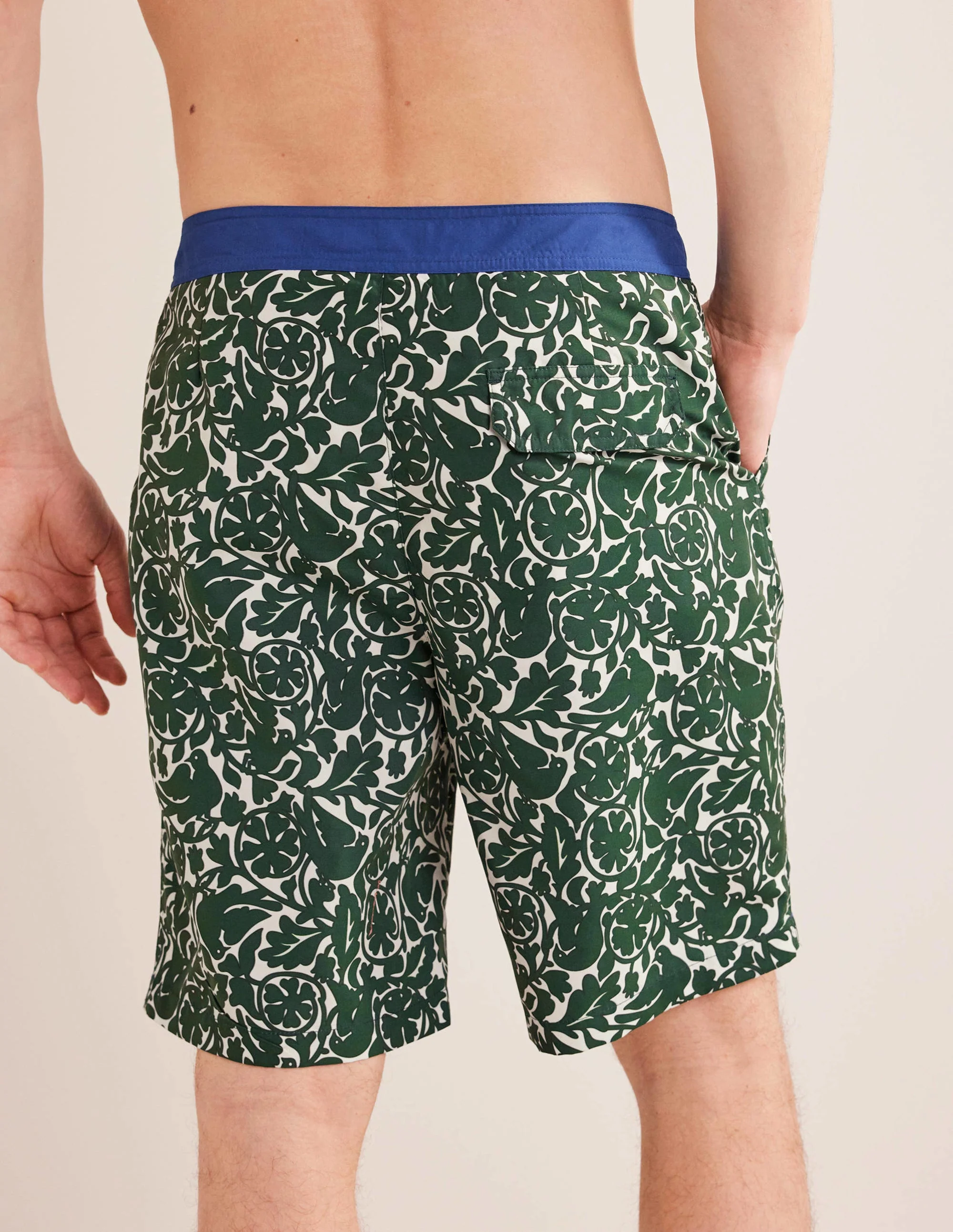 Bermudas mit fixiertem Taillenbund-Fischreihergrün, Vogelmuster - Image 3