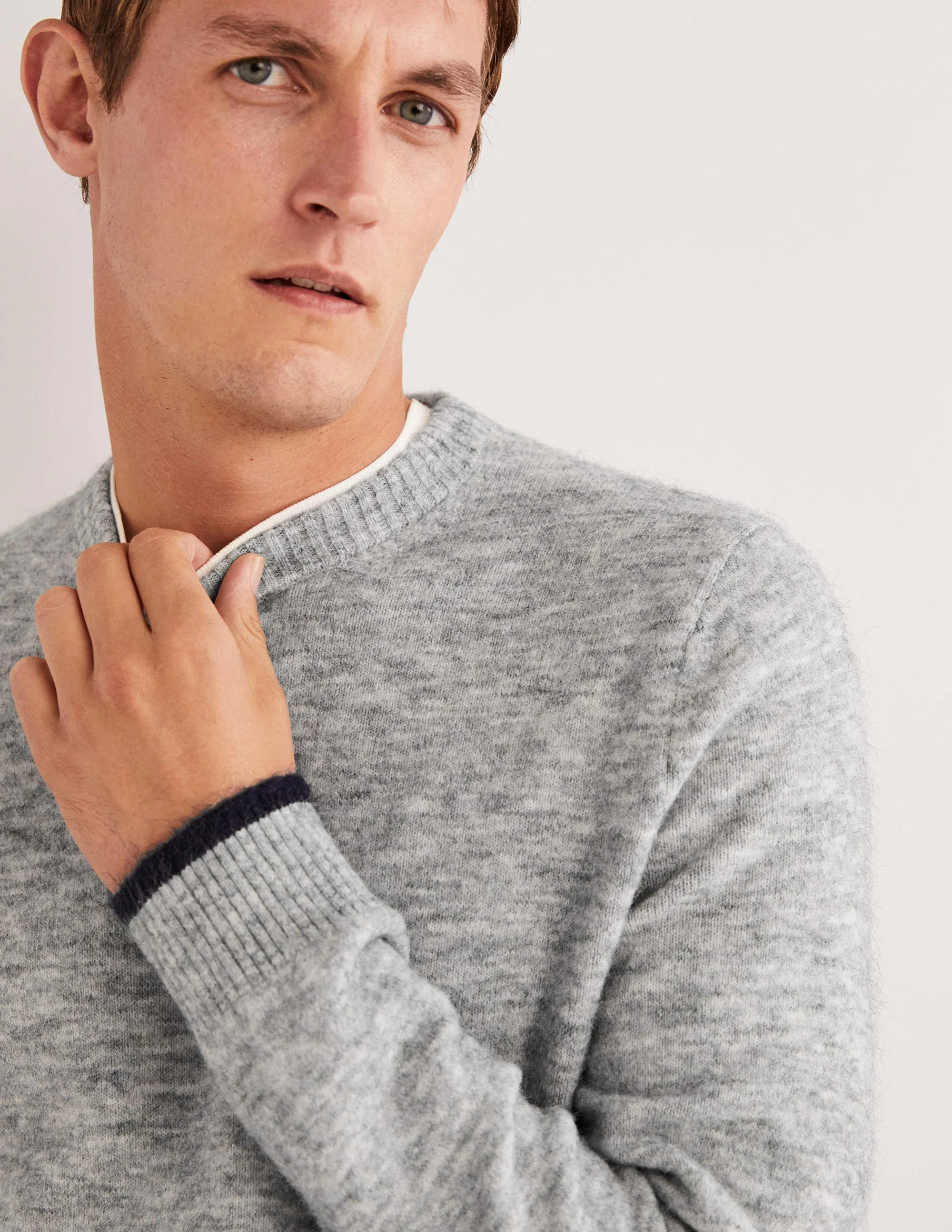 Flauschiger Pullover mit Rundhalsausschnitt-Grau Melange - Image 2