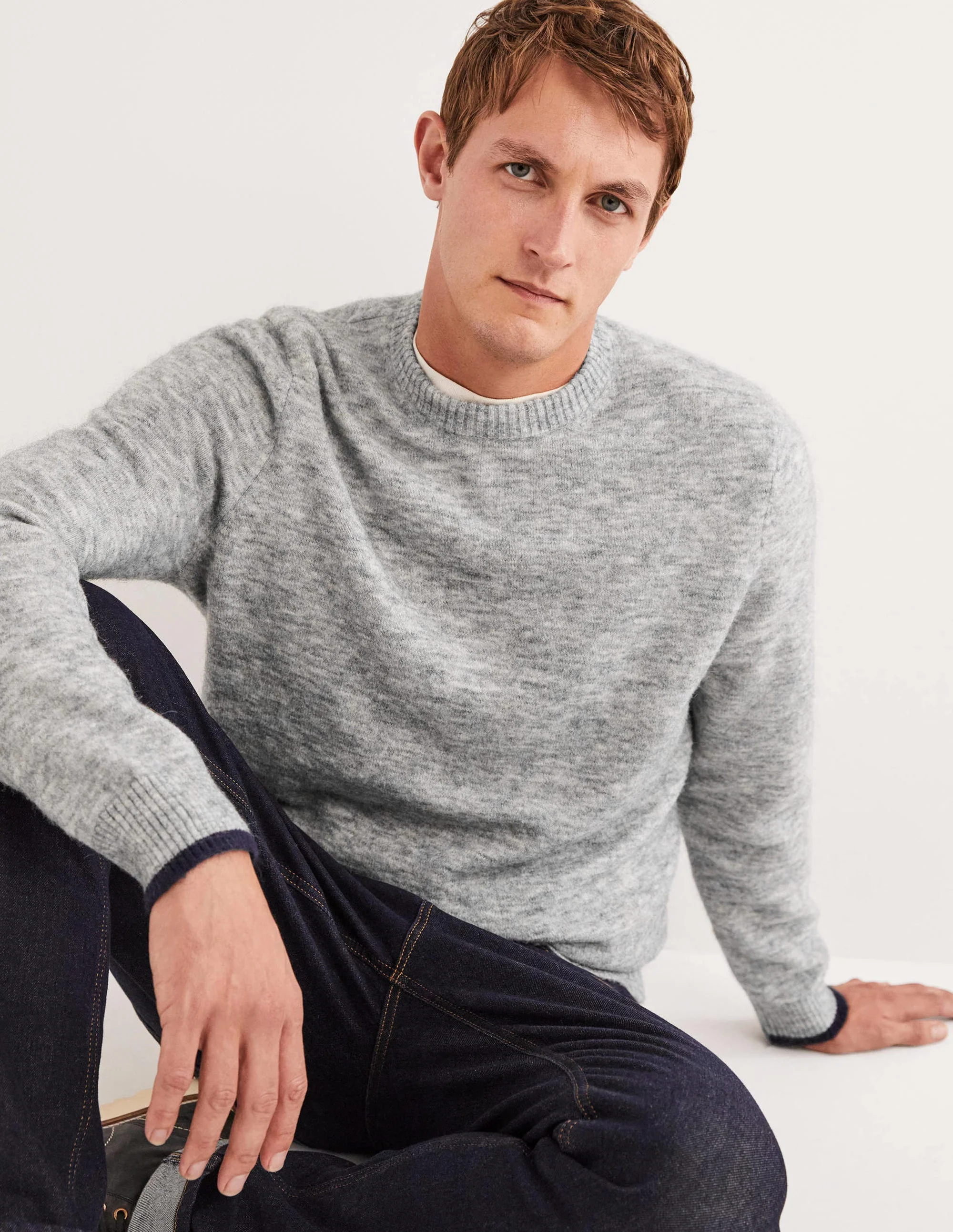 Flauschiger Pullover mit Rundhalsausschnitt-Grau Melange - Image 4