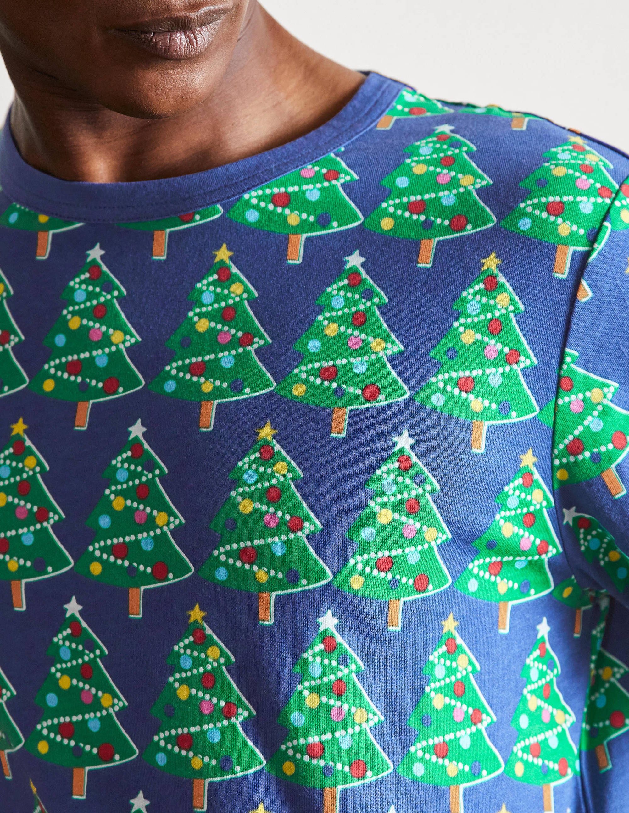 Jerseyschlafanzug-Set-Segelblau, Leuchtende Weihnachtsbäume - Image 2