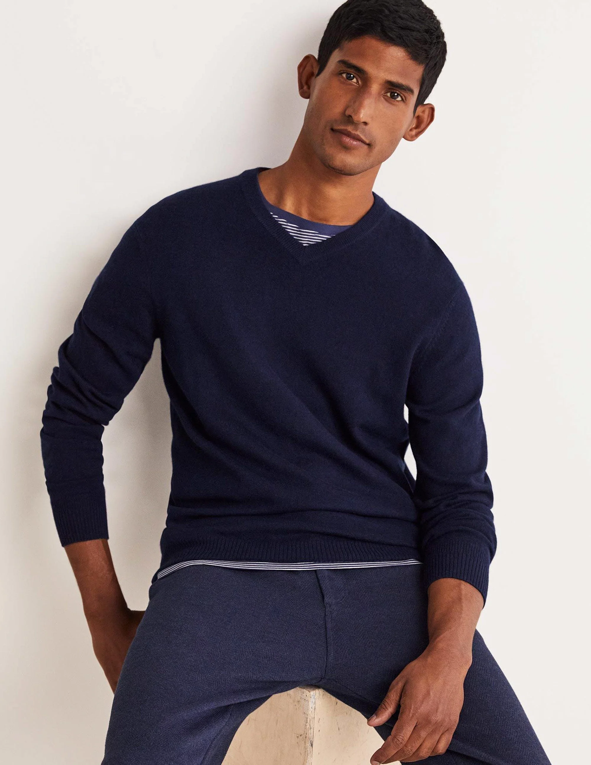 Kaschmirpullover mit V-Ausschnitt-Marineblau - Image 10