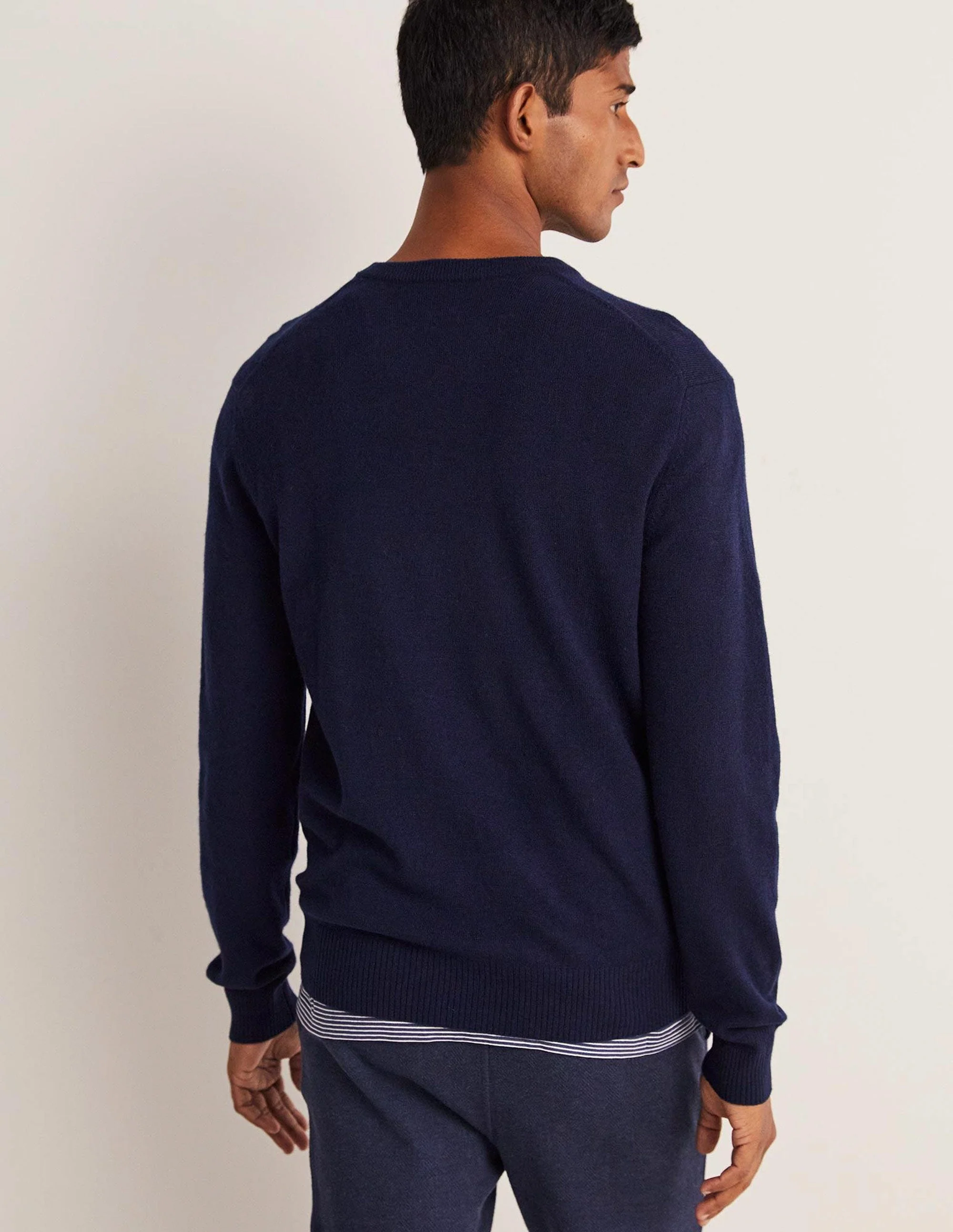 Kaschmirpullover mit V-Ausschnitt-Marineblau - Image 8