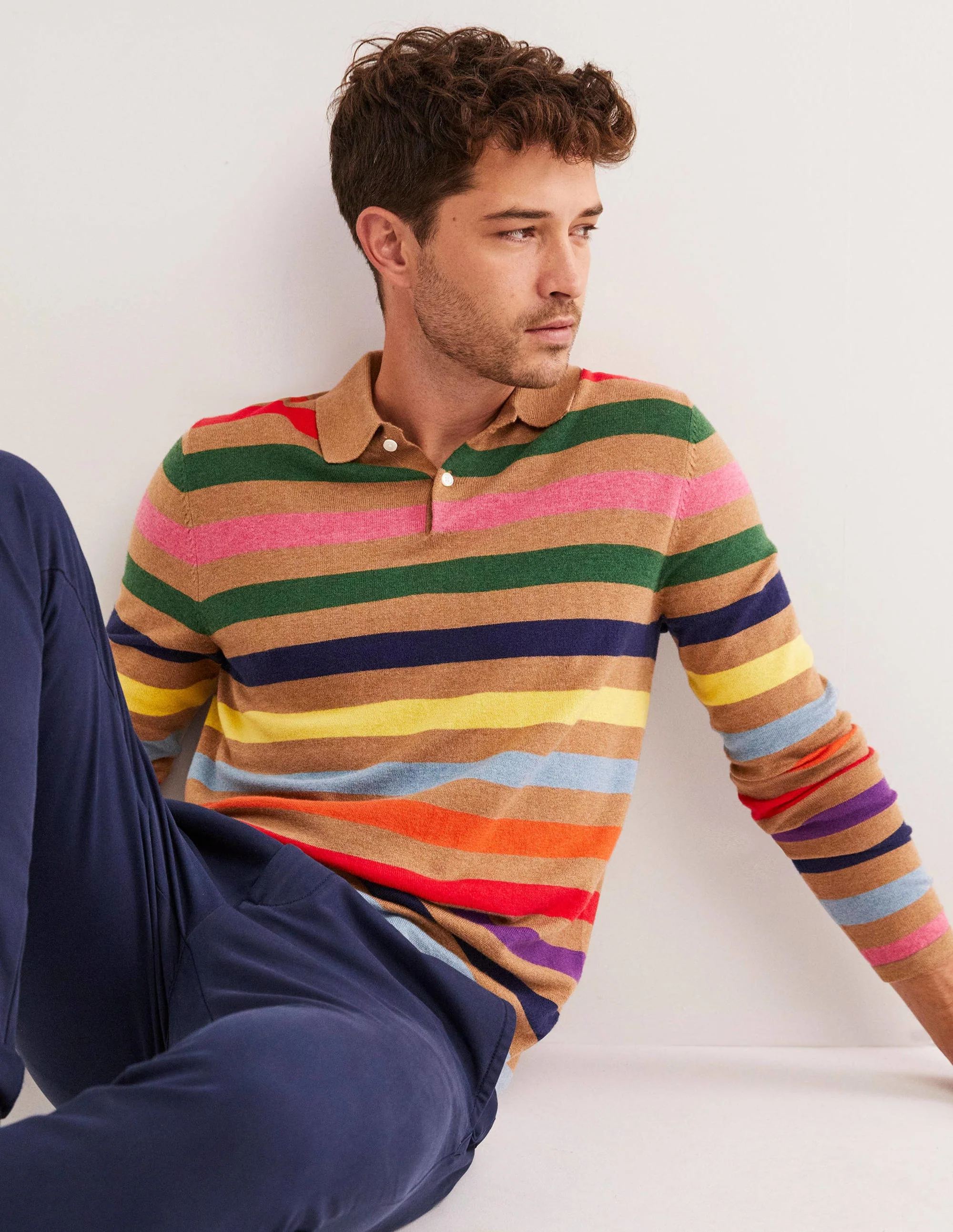 Langärmliges Poloshirt aus Feinstrick-Kamelbraun Melange, Bunte Streifen - Image 4