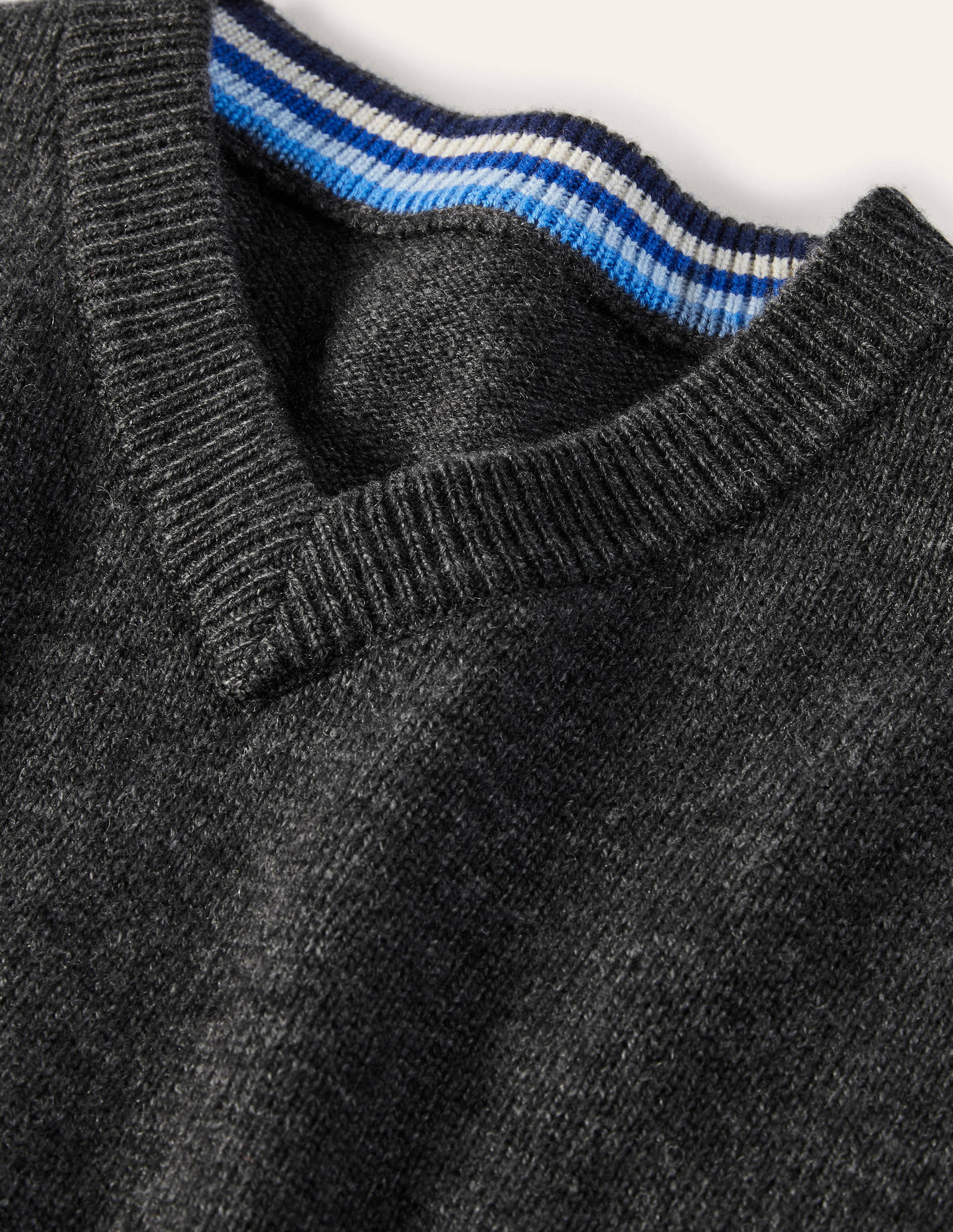 Pullover aus Lammwolle mit V-Ausschnitt-Anthrazit - Image 6