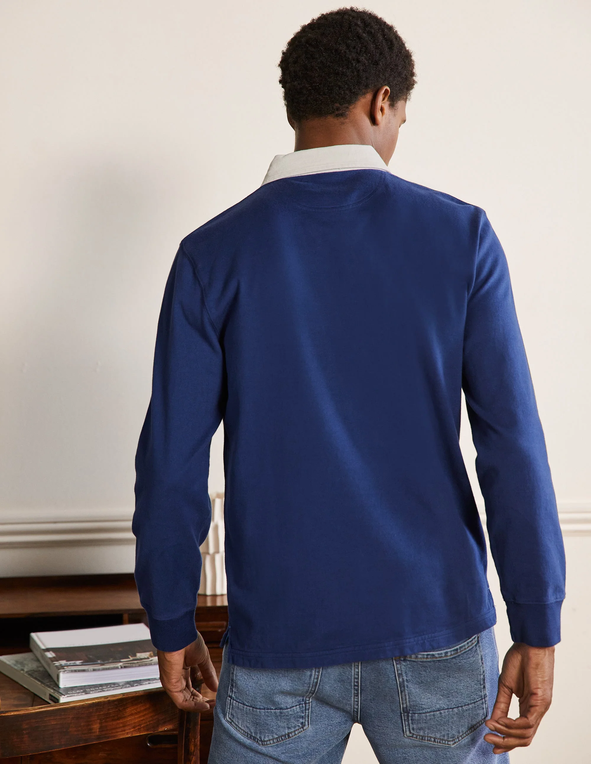 Rugbyshirt-Blautöne, Auf Brusthöhe Gestreift - Image 3