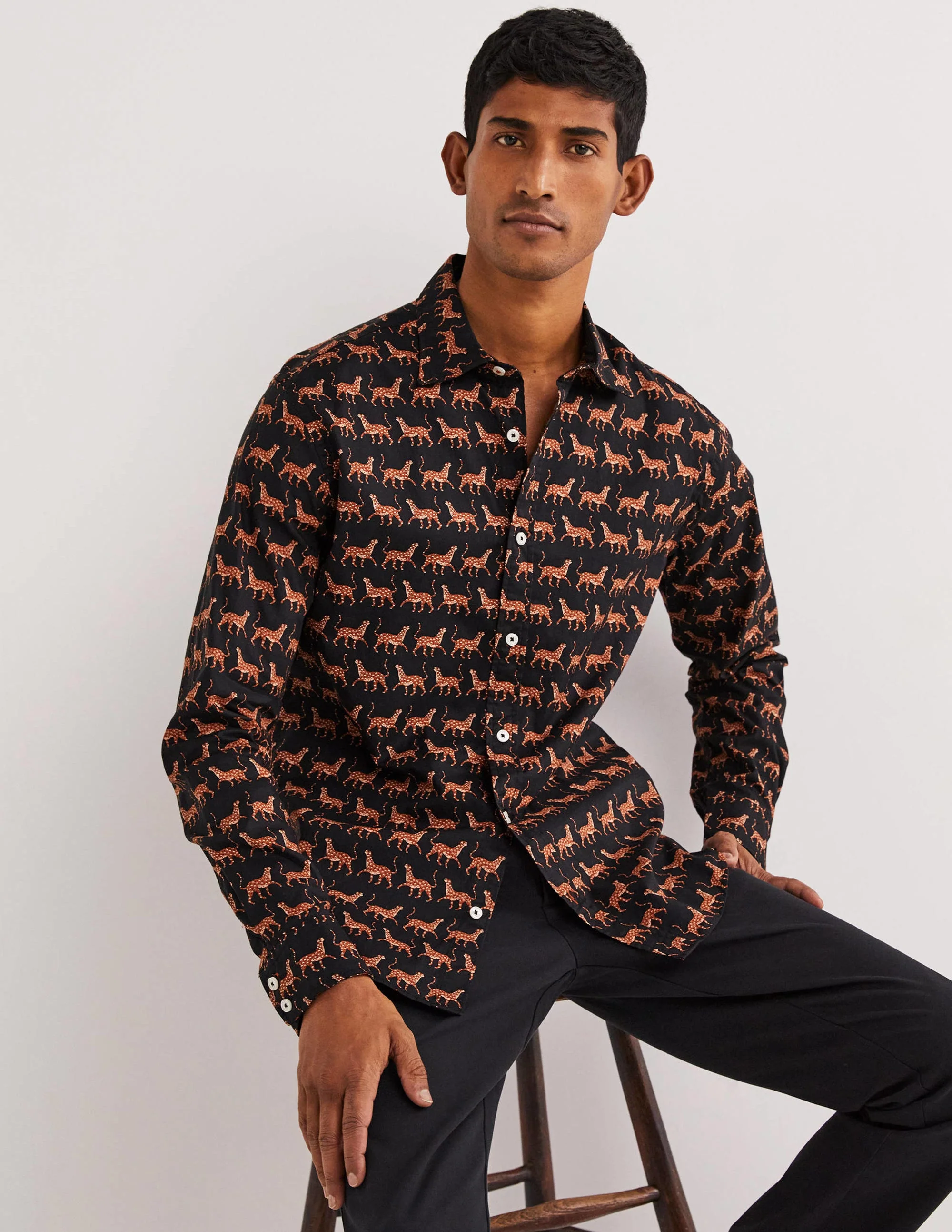 Schmal geschnittenes Hemd aus Twill mit Cutaway-Kragen-Leoparden - Image 5