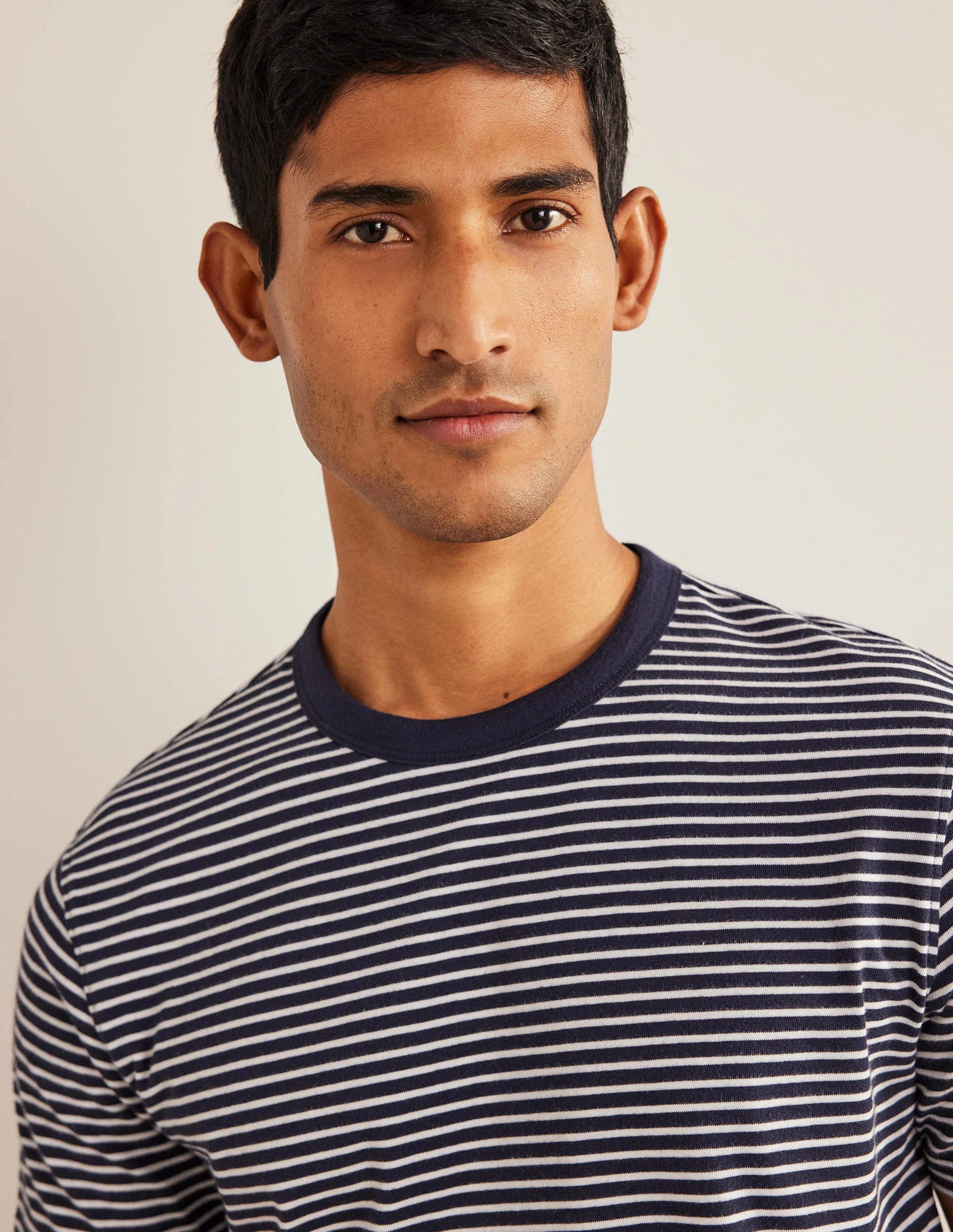 Schmal geschnittenes klassisches T-Shirt-Navy/Naturweiß - Image 2