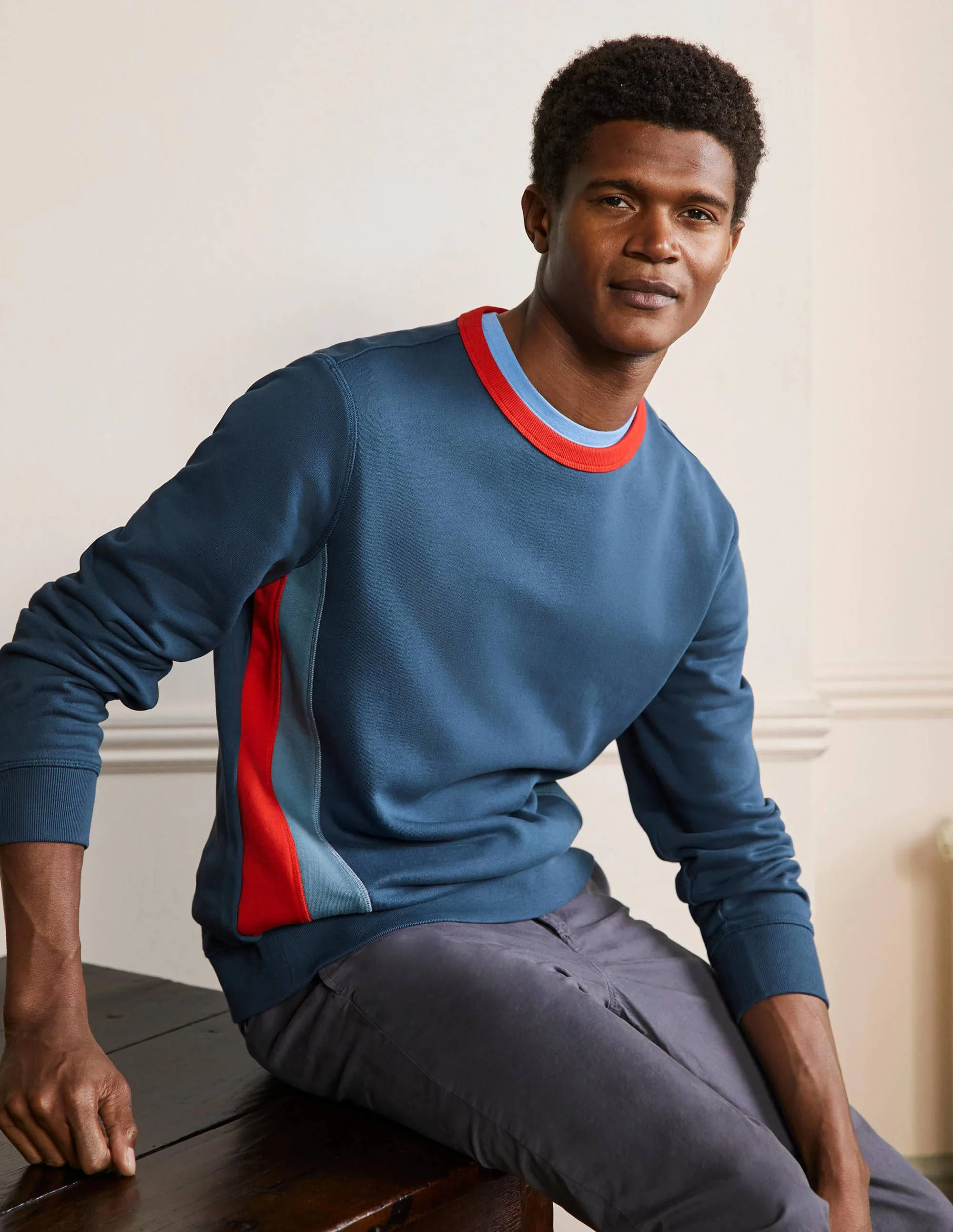 Sweatshirt mit Seitenstreifen-Blaugrau/Rot, Seitenstreifen