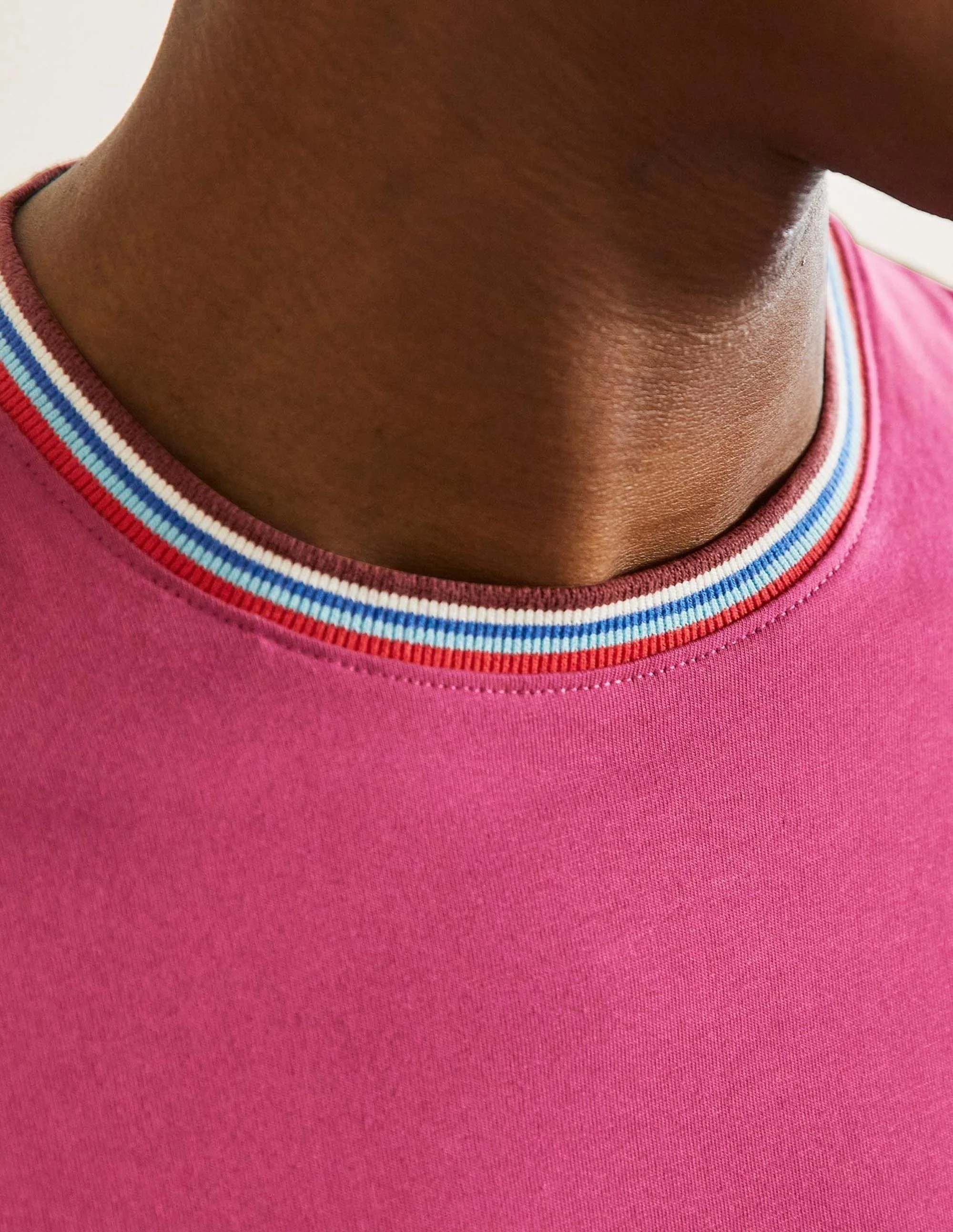 T-Shirt mit Streifendetail-Beeren-Mauve - Image 2