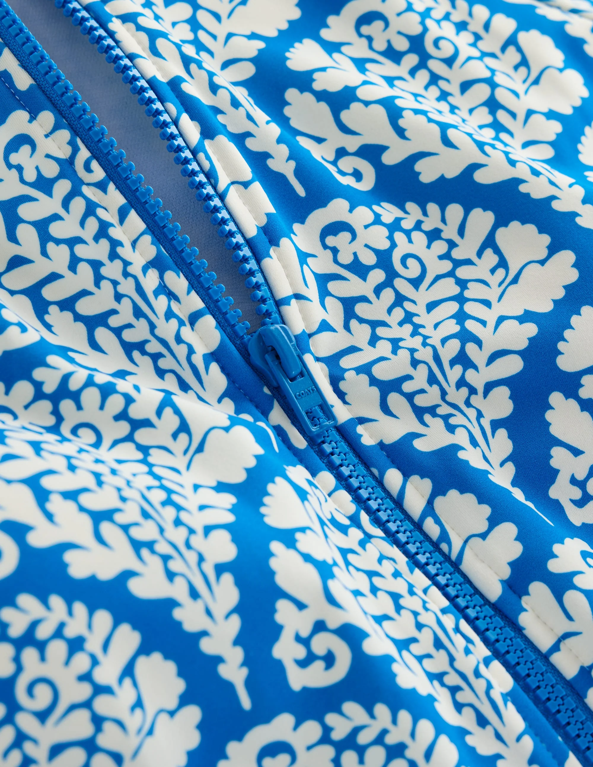 Sportlicher Badeanzug mit Raglanärmeln-Leuchtendes Blau, Blühend - Image 8